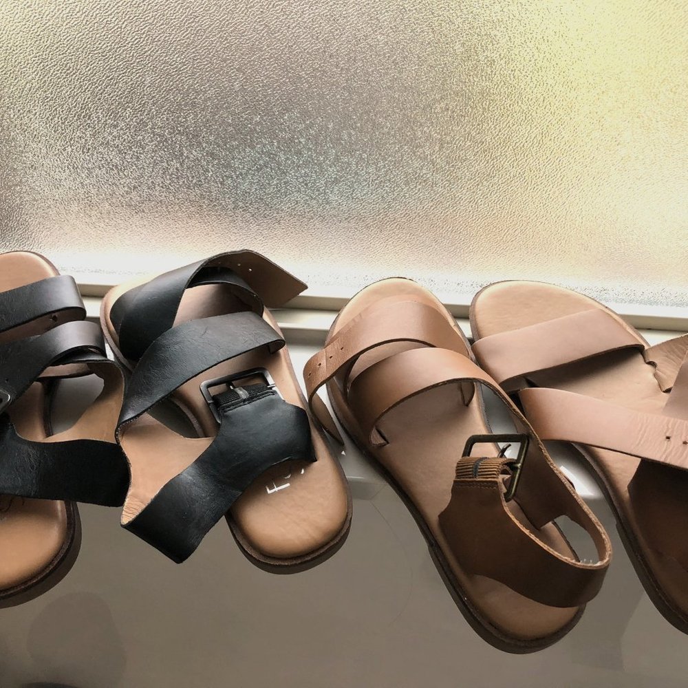 Franco Sarto Sandals in Black and Tan - Real Leather - Women's Size 5.5 Flats